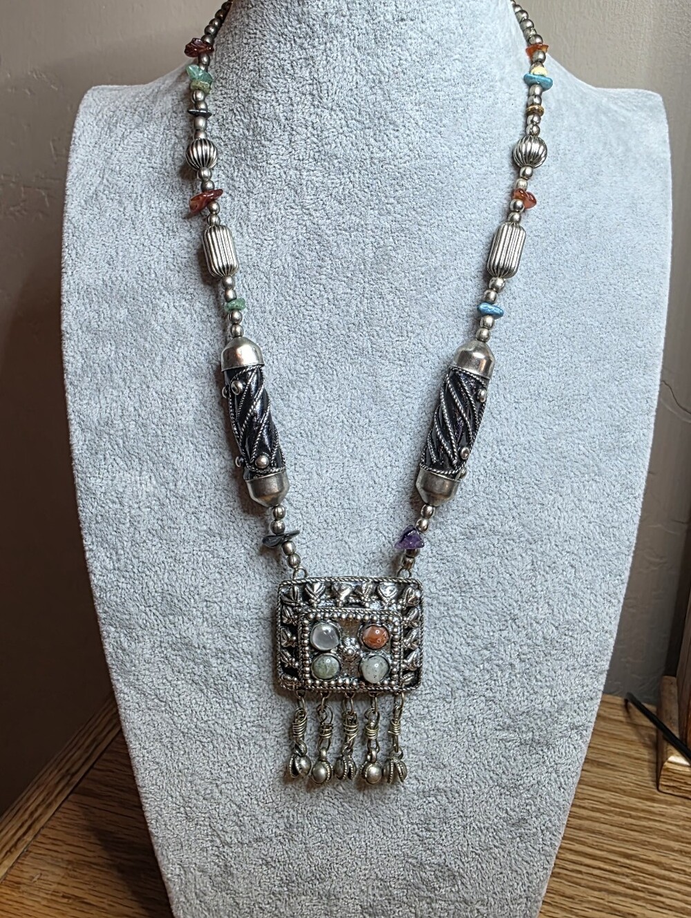Vintage Tribal/Boho Multi-Stone Dangle Pendant Silver-Tone Necklace